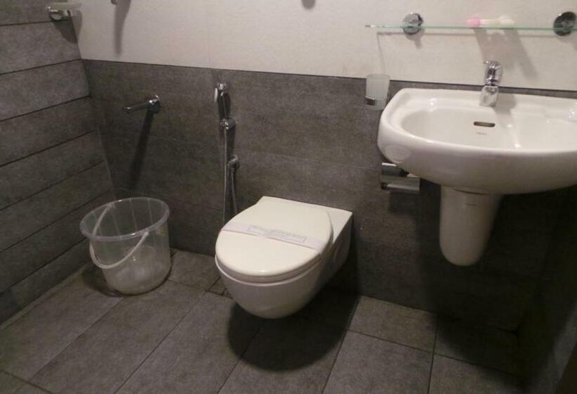 اتاق لوکس, Saas Residency