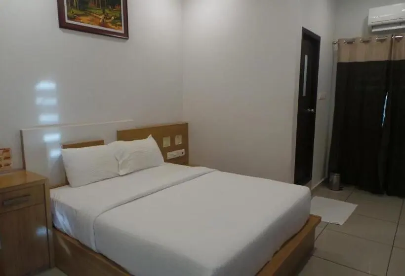اتاق لوکس, Saas Residency