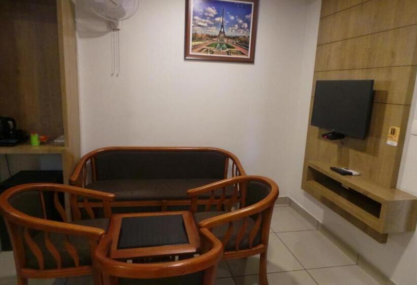 اتاق لوکس, Saas Residency