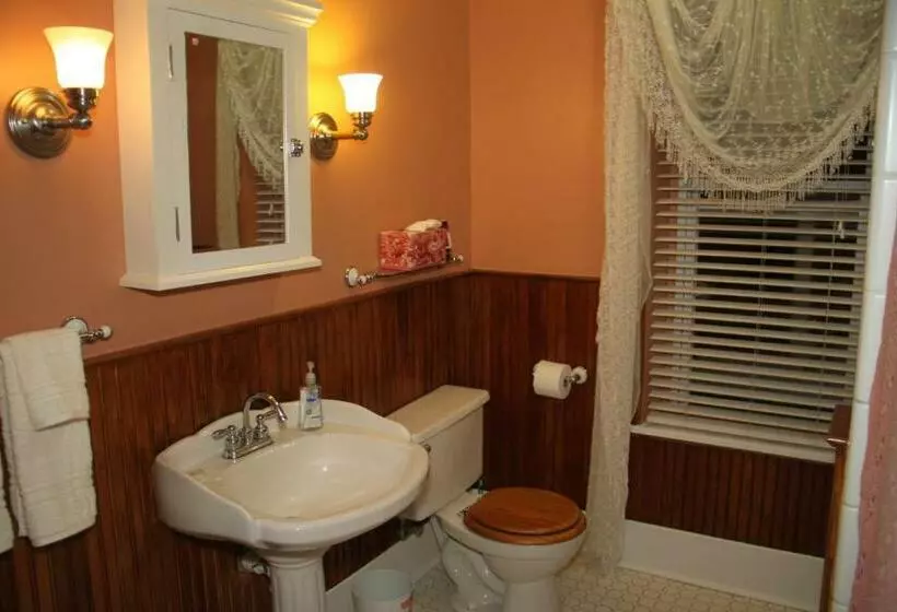 1階の1ベッドルームアパートメント, South Broadway Manor B&b Near Fallingwater, Ohiopyle State Park, Hiking & Biking Trails Gap