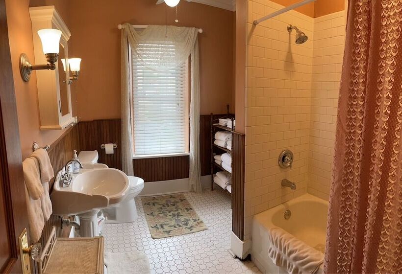 شقة ديلوكس غرفة واحدة, South Broadway Manor B&b   Near Fallingwater, Ohiopyle State Park, Hiking & Biking Trails Gap