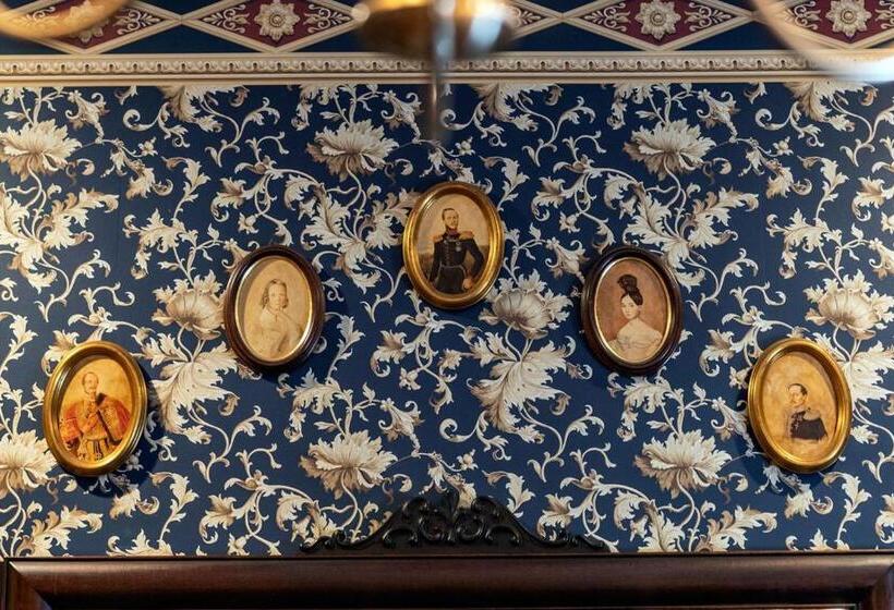 جناح مزود بجاكوزى, South Broadway Manor B&b   Near Fallingwater, Ohiopyle State Park, Hiking & Biking Trails Gap