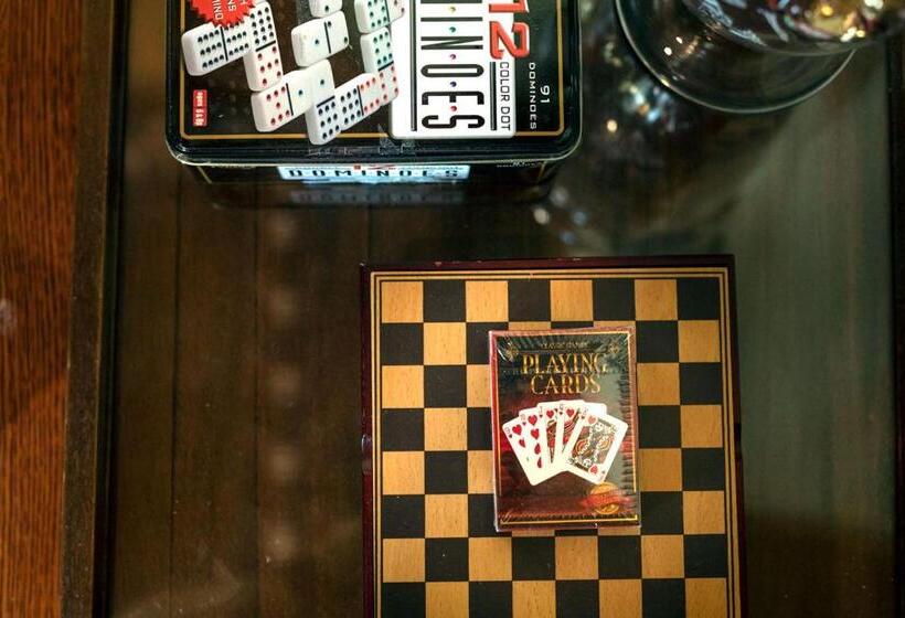 جناح غرفتين نوم, South Broadway Manor B&b   Near Fallingwater, Ohiopyle State Park, Hiking & Biking Trails Gap