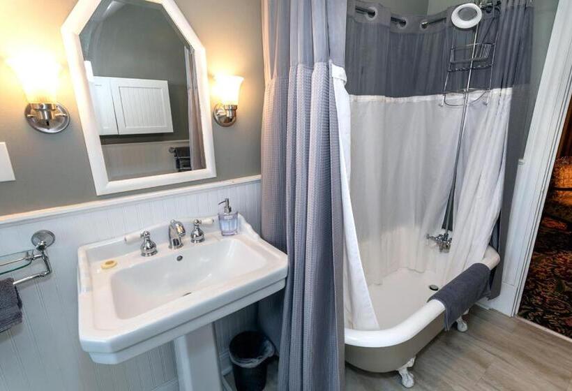 شقة 3 غرف, South Broadway Manor B&b   Near Fallingwater, Ohiopyle State Park, Hiking & Biking Trails Gap