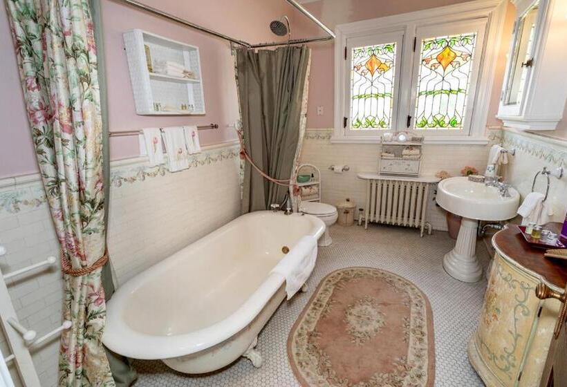 غرفة قياسية مزوَّدة بشُرفة, South Broadway Manor B&b   Near Fallingwater, Ohiopyle State Park, Hiking & Biking Trails Gap