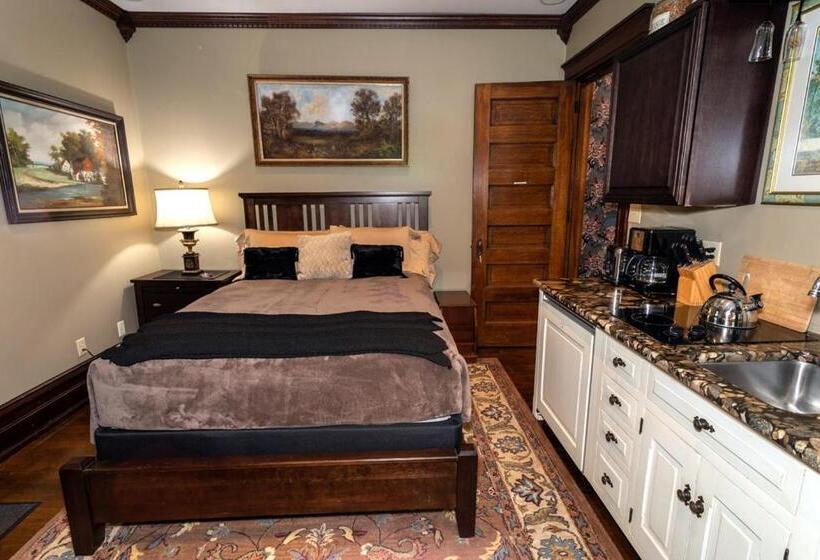 غرفة قياسية مزوَّدة بشُرفة, South Broadway Manor B&b   Near Fallingwater, Ohiopyle State Park, Hiking & Biking Trails Gap