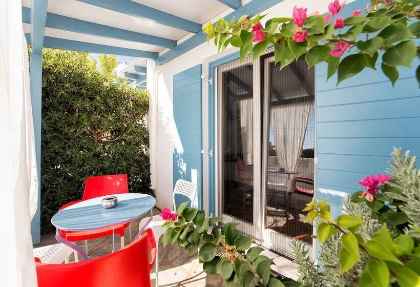 디럭스 스튜디오, Fivos Apartments