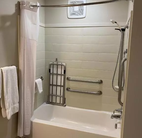 身障者適用キングサイズベッドルーム, Americinn By Wyndham Hartford Sd