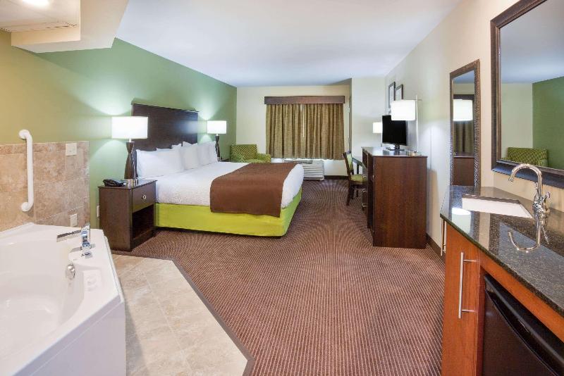 스위트 킹사이즈 침대, Americinn By Wyndham Hartford Sd