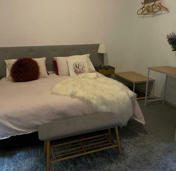 带大床的豪华间, Butlers Guesthouse