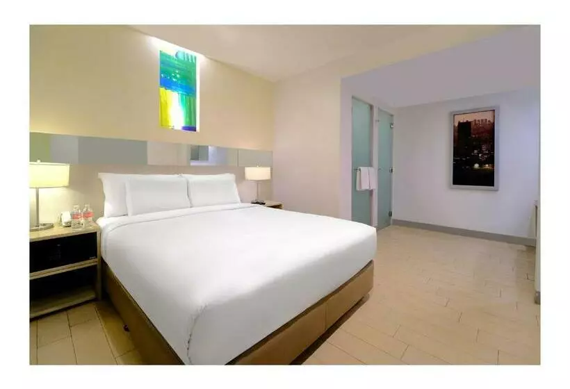 キングサイズベッドのスタンダードルーム, Go Hotels Ortigas Center