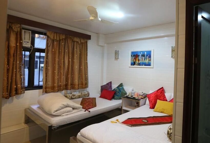 اتاق خانوادگی, Strawberry Guest House