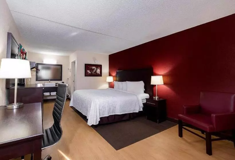 キングサイズベッドのデラックスルーム, Red Roof Inn Plus+ Huntsville – Madison