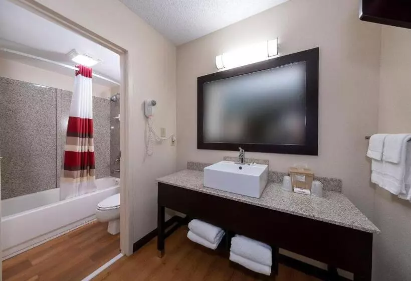 キングサイズベッドのスイートルーム, Red Roof Inn Plus+ Huntsville – Madison
