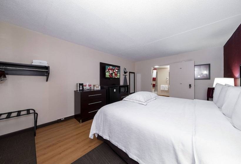 プレミアムルーム, Red Roof Inn Plus+ Huntsville – Madison