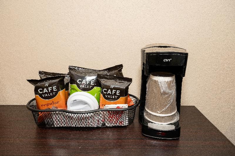 디럭스 룸 킹사이즈 침대, Red Roof Inn Plus+ Huntsville – Madison