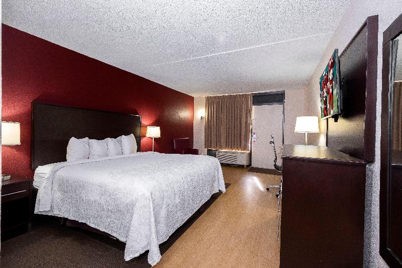 디럭스 룸 킹사이즈 침대, Red Roof Inn Plus+ Huntsville – Madison