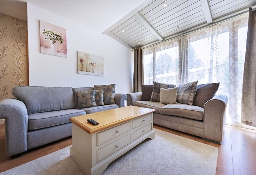 2 Bedroom Apartment, Mountain View Apart