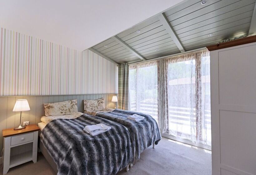 2 Bedroom Apartment, Mountain View Apart