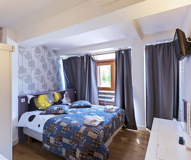 2 Bedroom Apartment, Mountain View Apart