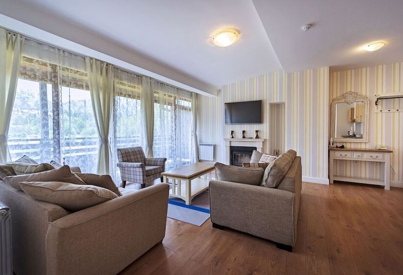 2 Bedroom Apartment, Mountain View Apart