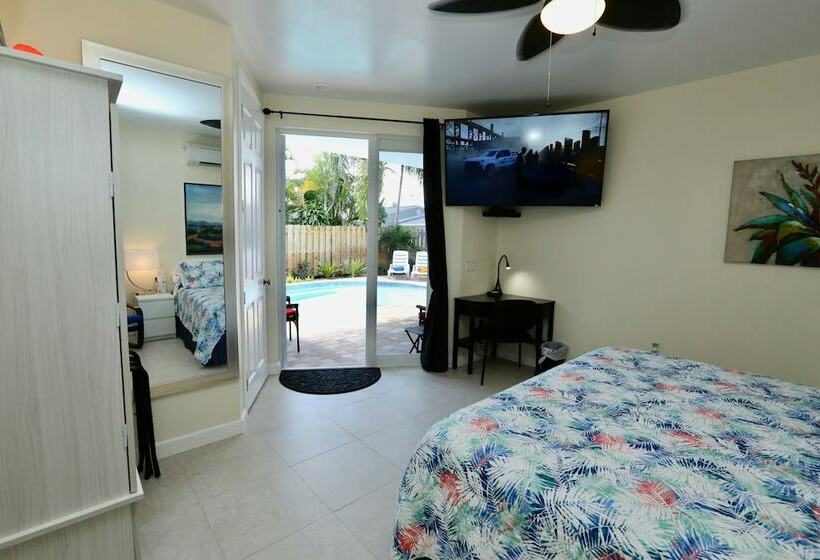 Номер Стандарт Двуспальная Кровать, Fantasy Island Inn – Caters To Men