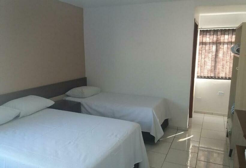 חדר סטנדרט לשלושה, A1