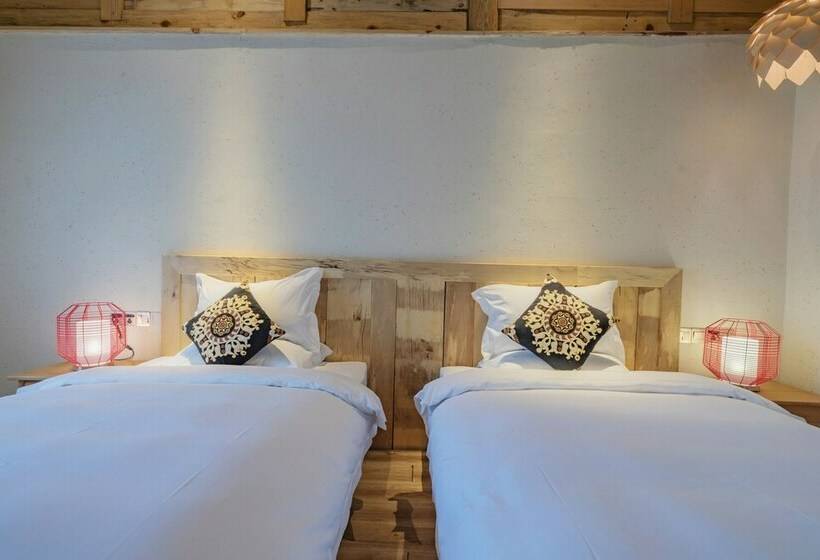 Quarto Superior, Arro Khampa By Zinc Journey Lijiang