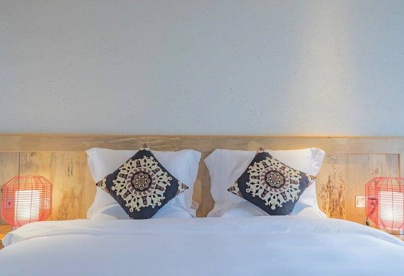 Quarto Superior, Arro Khampa By Zinc Journey Lijiang
