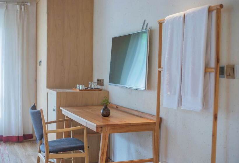 Quarto Superior, Arro Khampa By Zinc Journey Lijiang