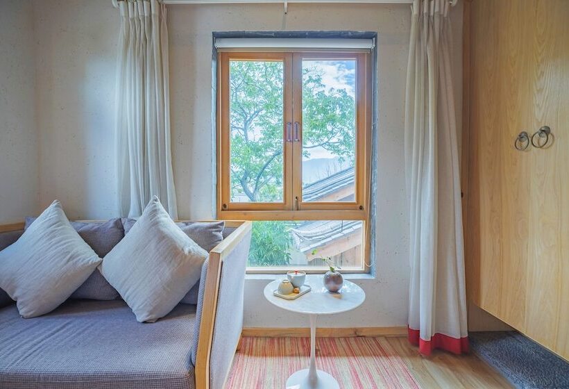 Quarto Superior, Arro Khampa By Zinc Journey Lijiang