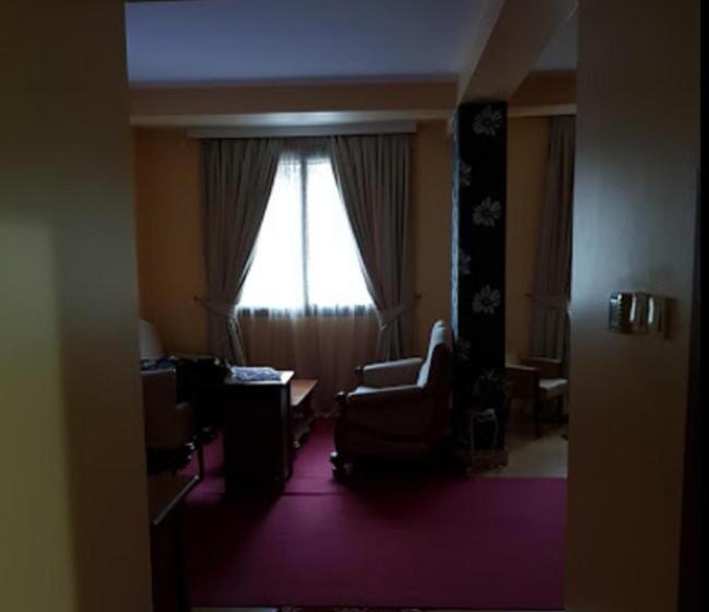 سوییت جونیور, Le Cristal