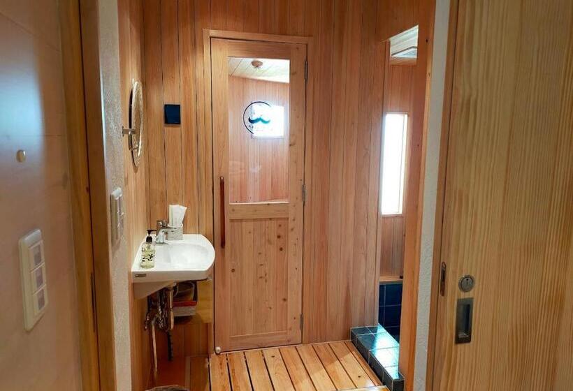 패밀리 룸, Buzz Resort