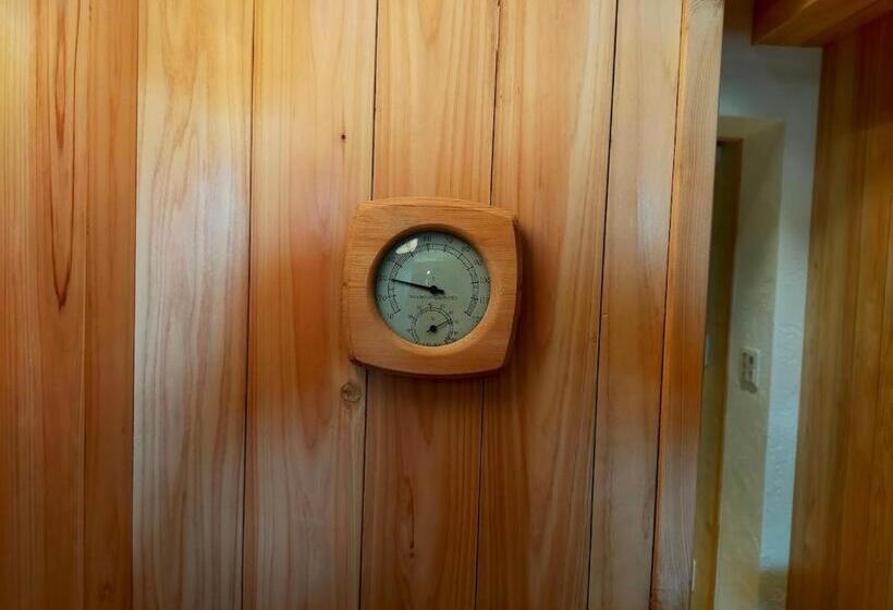 패밀리 룸, Buzz Resort