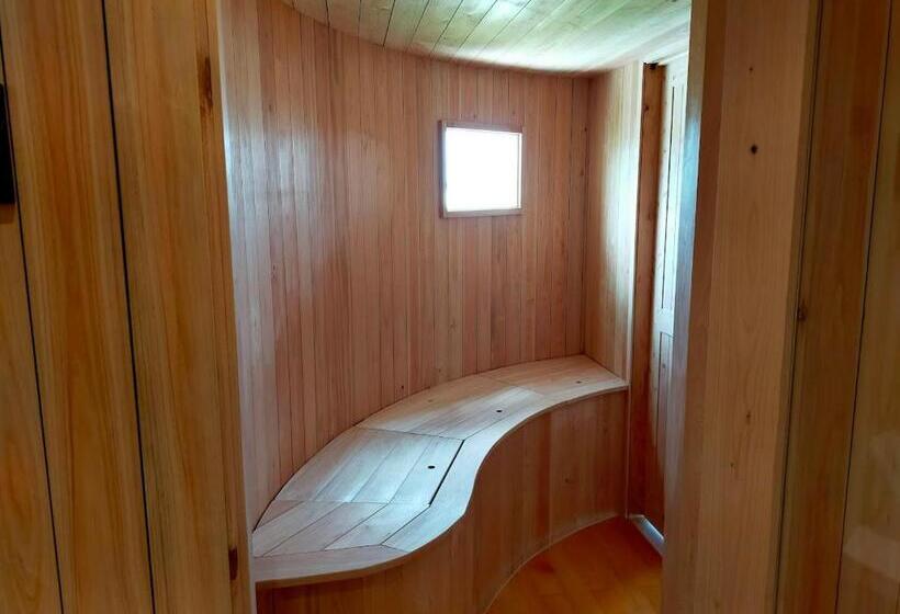 패밀리 룸, Buzz Resort