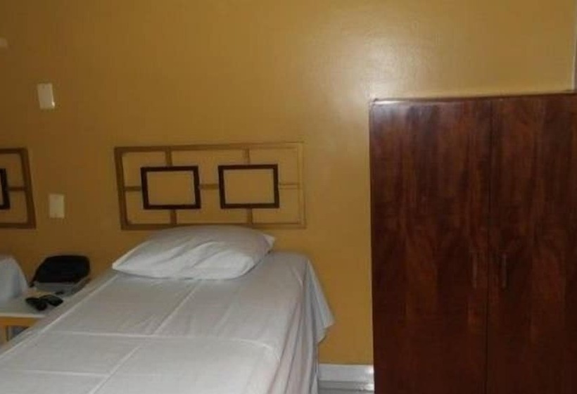 חדר אקונומי לשלושה, Itaipu