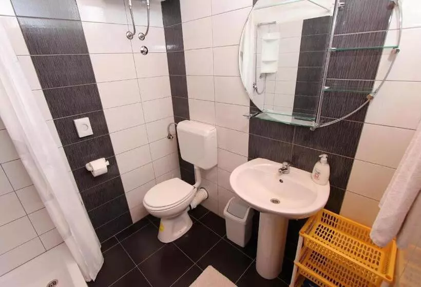 Standard-huone Parveke, Rooms And Apartment Matosevic