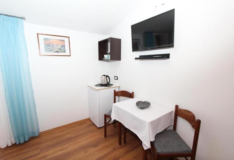 스탠다드 발코니 룸, Rooms And Apartment Matosevic