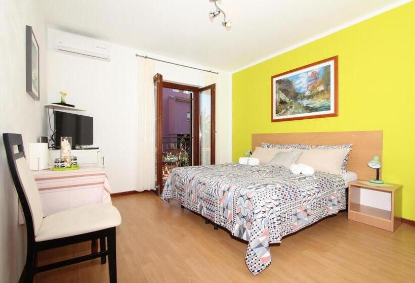 Comfort room with balcony, Rooms And Apartment Matosevic