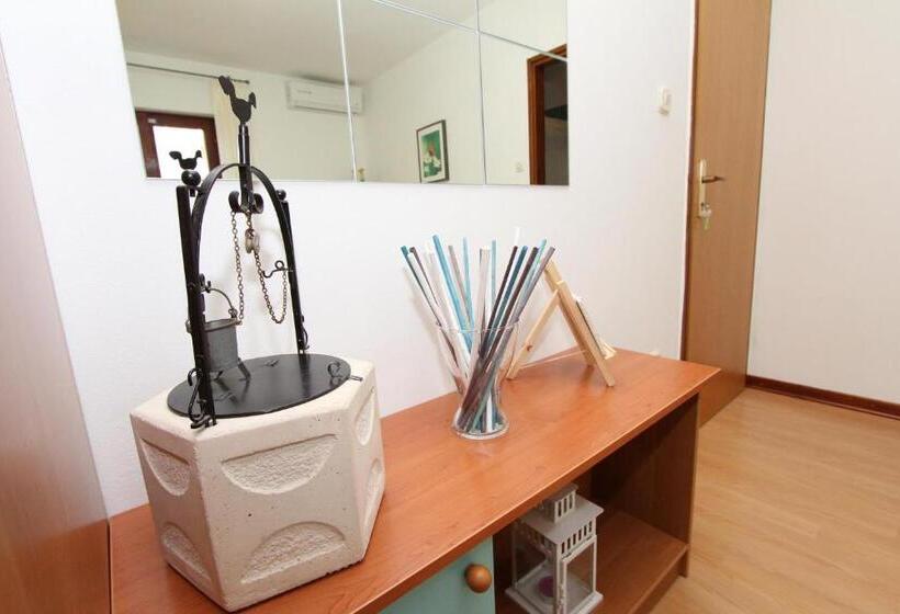 Comfort room with balcony, Rooms And Apartment Matosevic