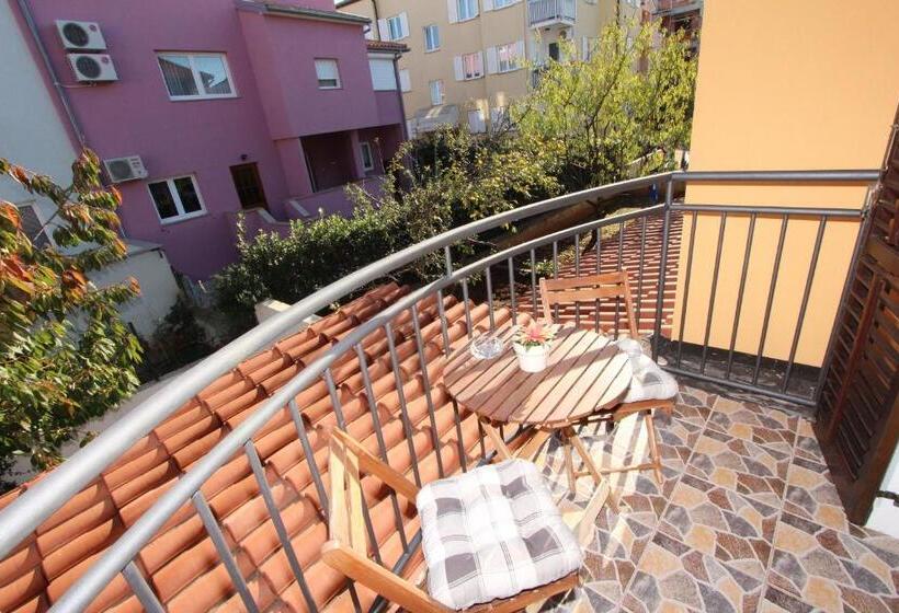 Comfort room with balcony, Rooms And Apartment Matosevic
