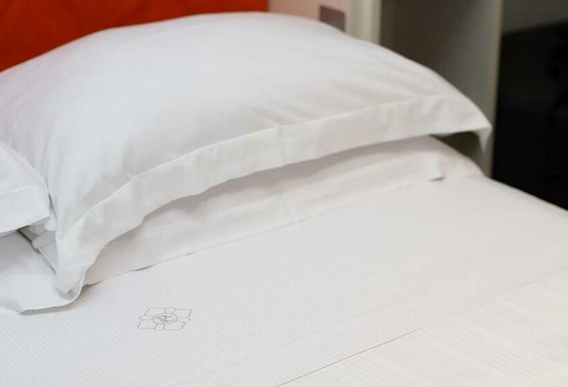 إستوديو قياسى مزودة بتراس, Piazza Castello Suite