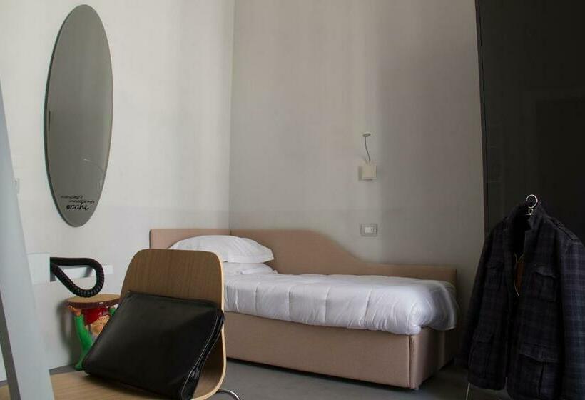 غرفة قياسية فردية, Piazza Castello Suite