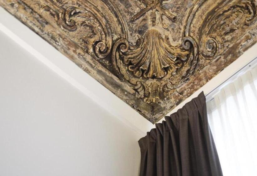 جناح ديلوكس, Piazza Castello Suite