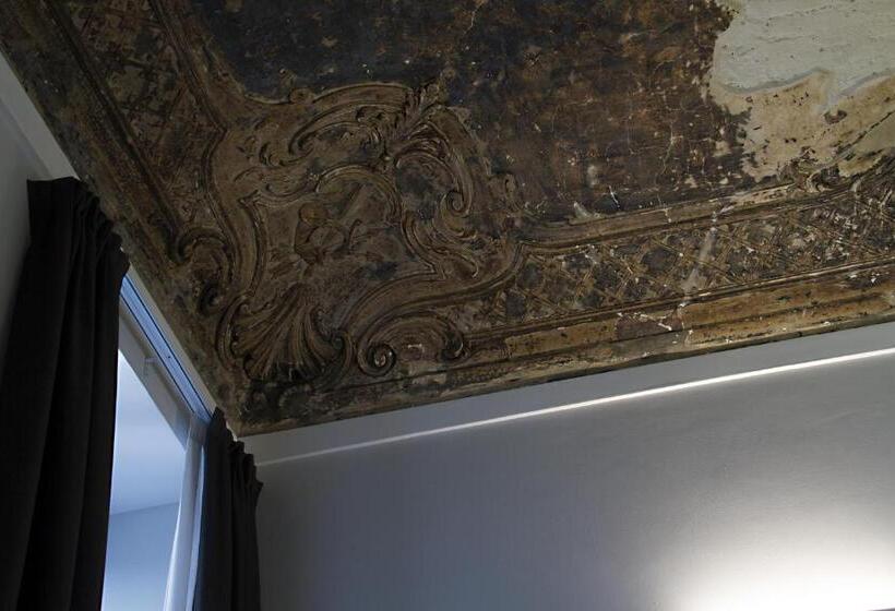 جناح ديلوكس, Piazza Castello Suite