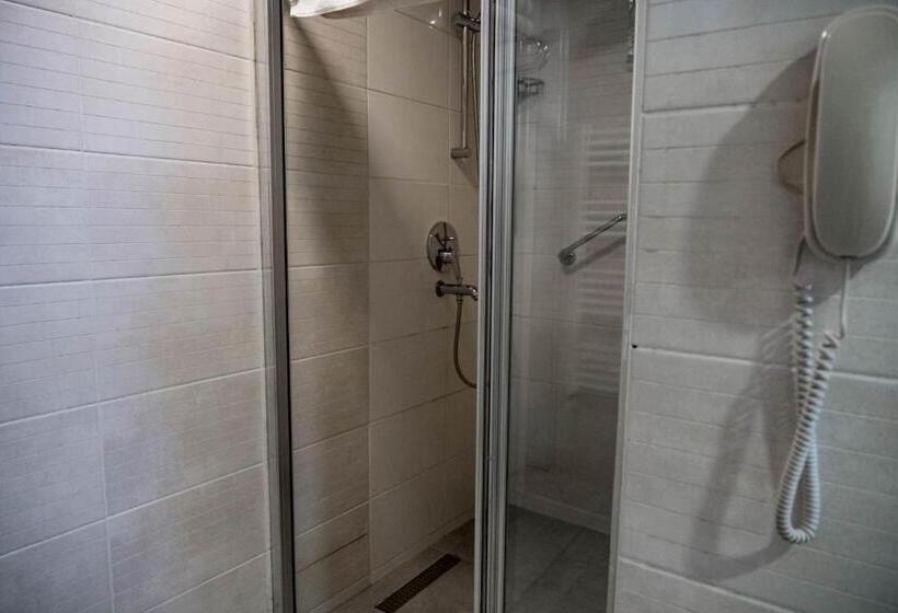 패밀리 룸, Selçuk