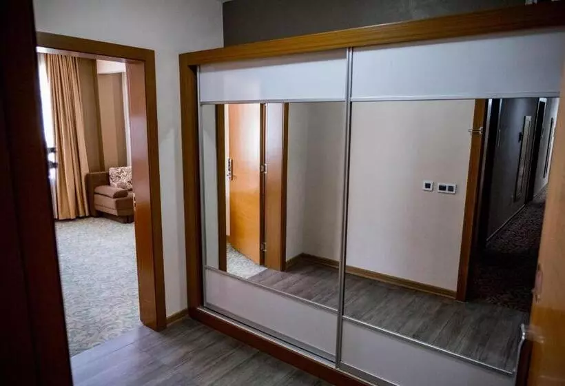 Camera Familiare, Selçuk