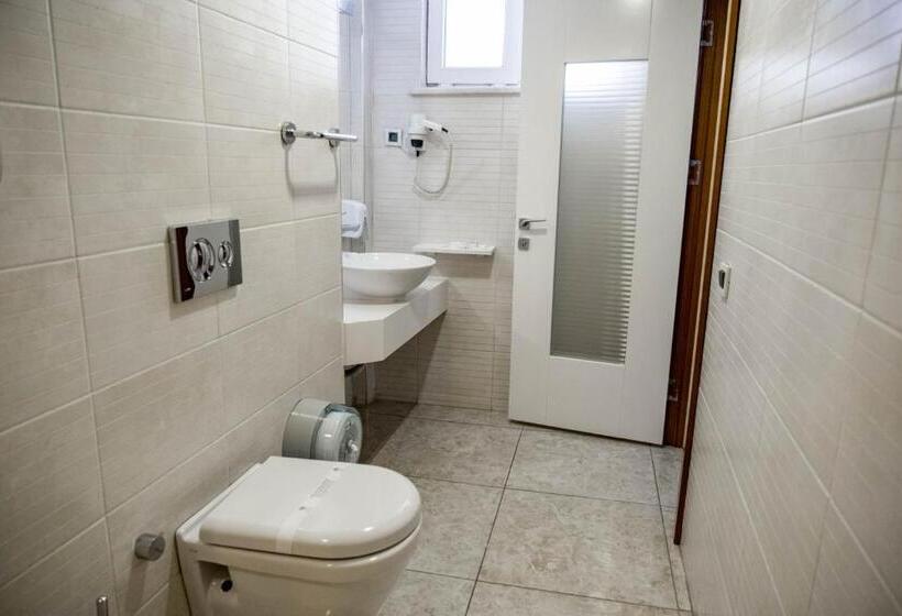 패밀리 룸, Selçuk