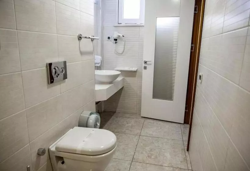 Camera Familiare, Selçuk