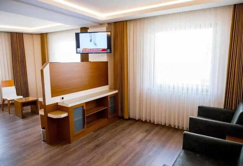 Camera Deluxe, Selçuk